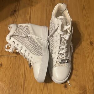 Women Juicy Couture Women's White Logo Sneakers Sz10